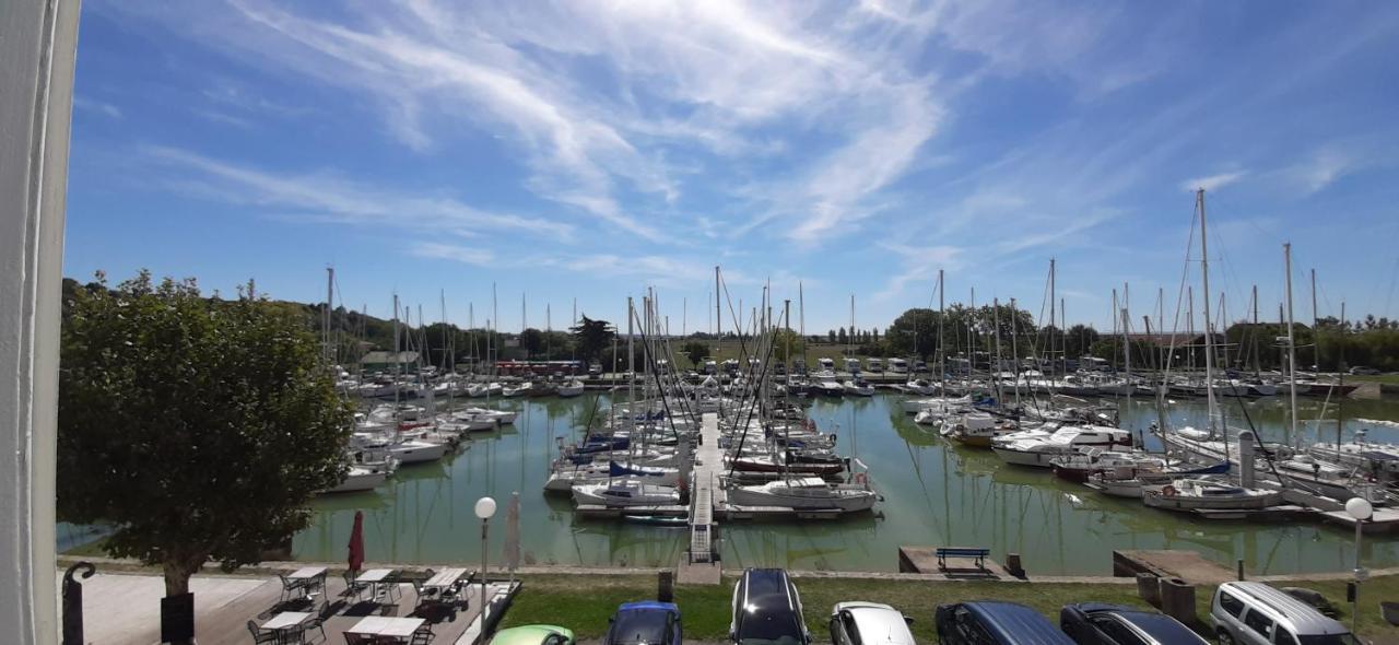 La Maison Du Port Mortagne-sur-Gironde Экстерьер фото