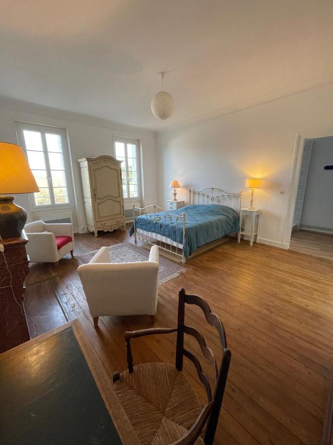 La Maison Du Port Mortagne-sur-Gironde Экстерьер фото